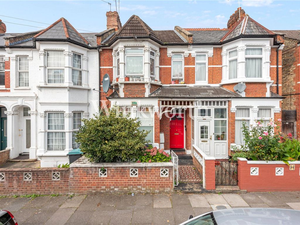 2 bed flat for sale in Abbotsford Avenue, London N15, £375,000