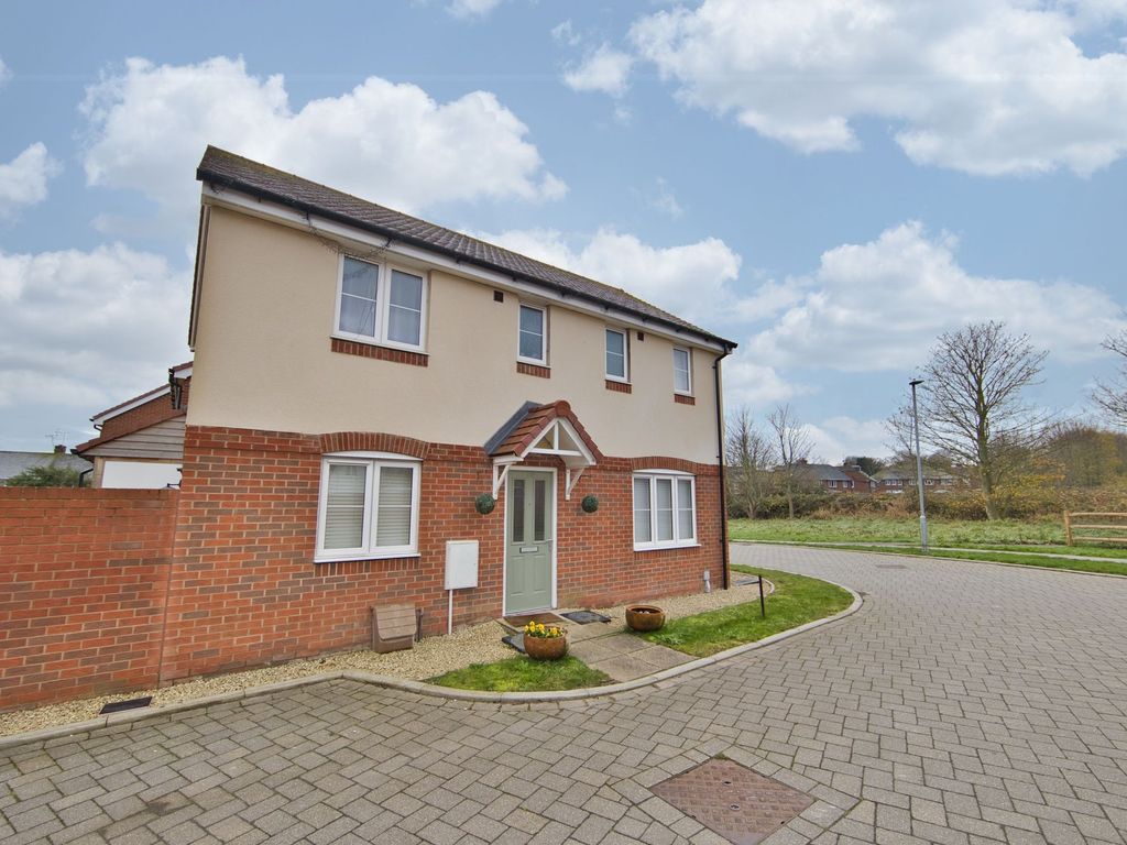 3 bed detached house for sale in Hyton Drive, Deal CT14, £325,000