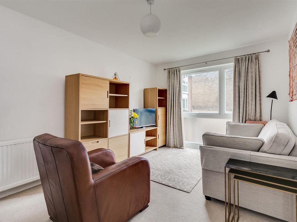 1 bed flat for sale in Ravensmede Way, London W4, £380,000