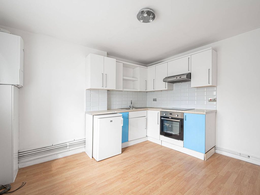 1 bed flat to rent in Salisbury Road, High Barnet, Barnet EN5, £3,000 pcm
