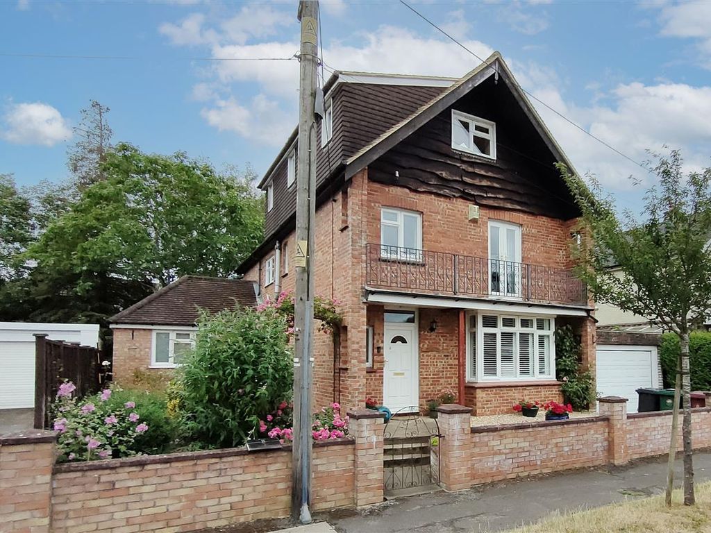 6 bed detached house for sale in Burnside, New Road, Midhurst GU29, £700,000