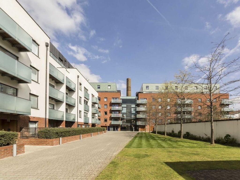 2 bed flat for sale in Tiltman Place, London N7, £500,000