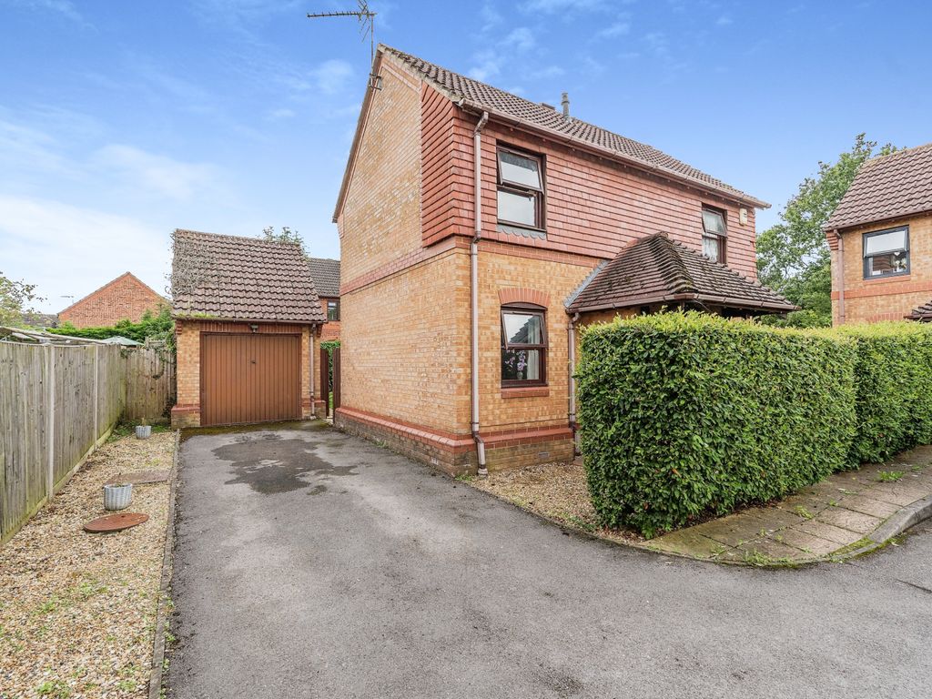 3 bed detached house for sale in Surrey Close, Totton, Southampton, Hampshire SO40, £365,000