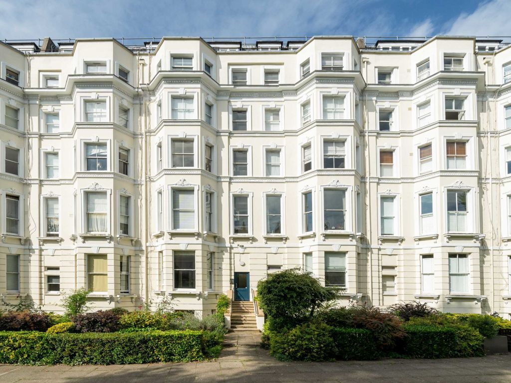 1 bed flat for sale in Colville Gardens, London W11, £600,000
