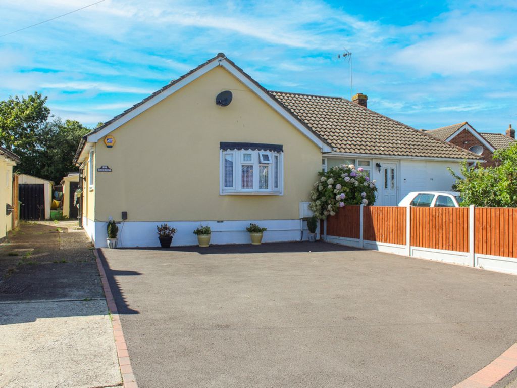 2 bed semi-detached bungalow for sale in Oakhurst Drive, Wickford SS12, £350,000