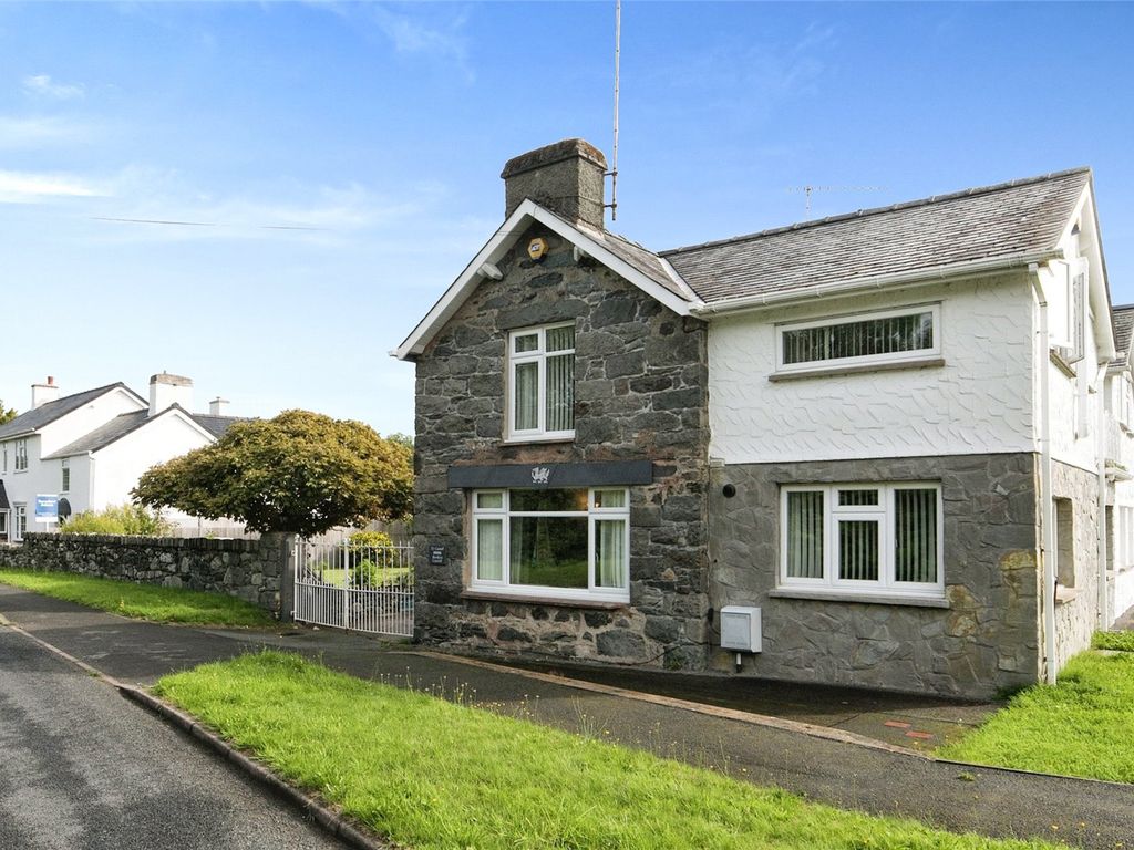 5 bed detached house for sale in Tal-Y-Bont, Conwy LL32, £575,000