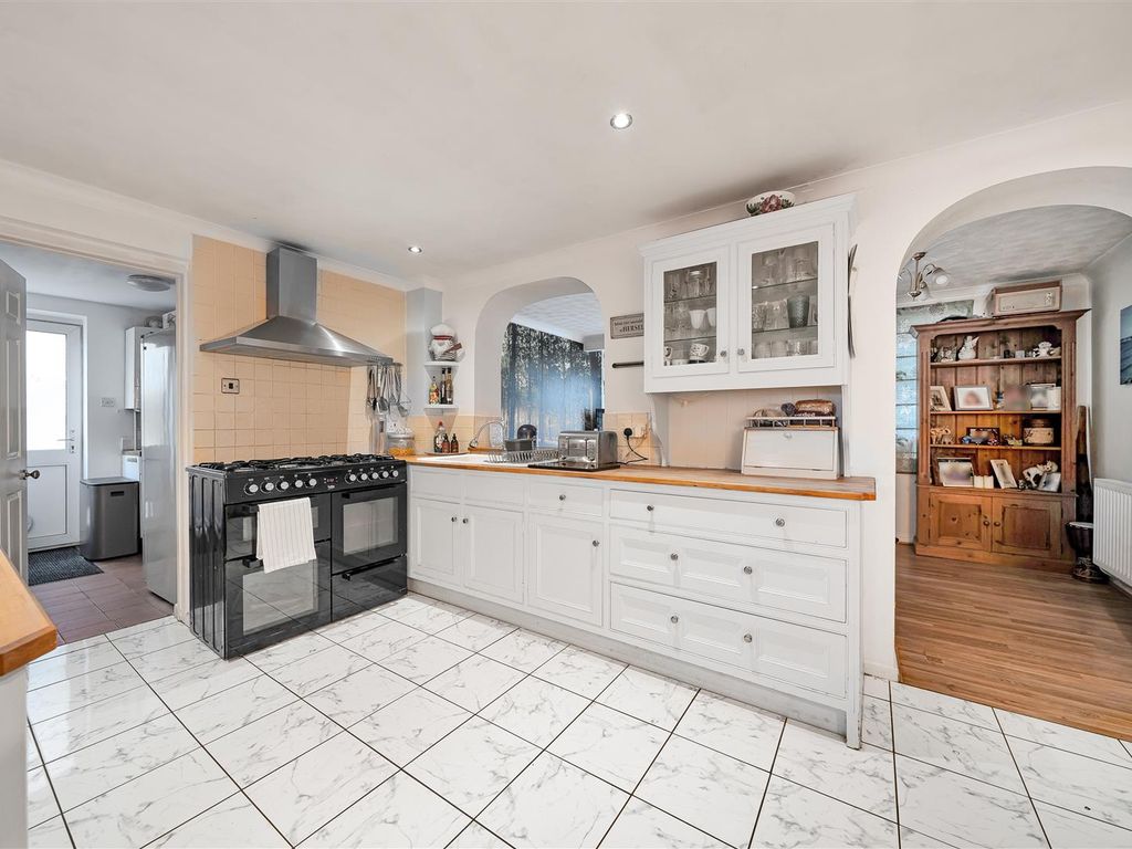 4 bed detached house for sale in Orchard Road, Chippenham SN14, £400,000