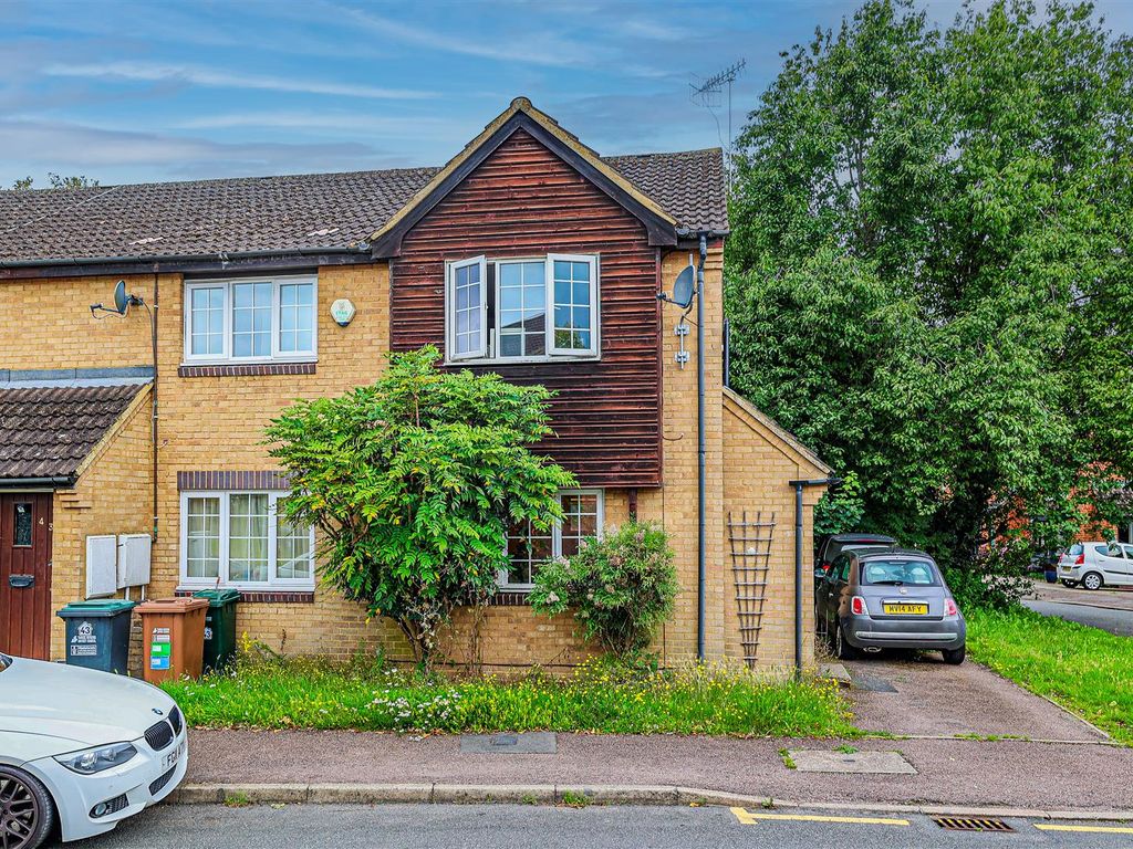 2 bed end terrace house for sale in Roman Gardens, Kings Langley WD4, £400,000