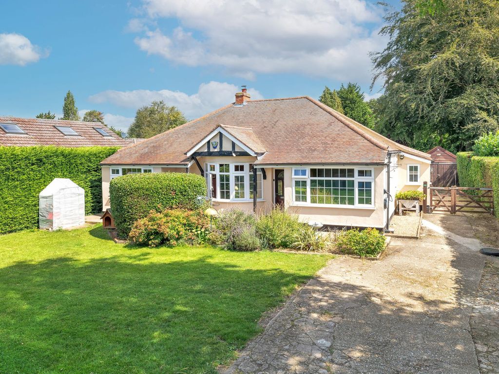 5 bed detached bungalow for sale in Barrington Road, Foxton CB22, £850,000
