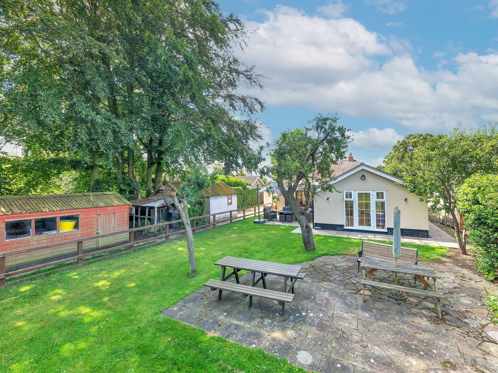 5 bed detached bungalow for sale in Barrington Road, Foxton CB22, £850,000