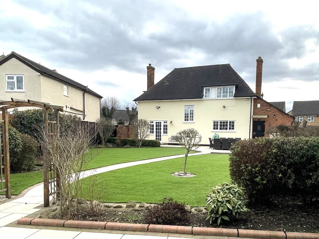 3 bed detached house for sale in Sun Street, Biggleswade SG18, £650,000