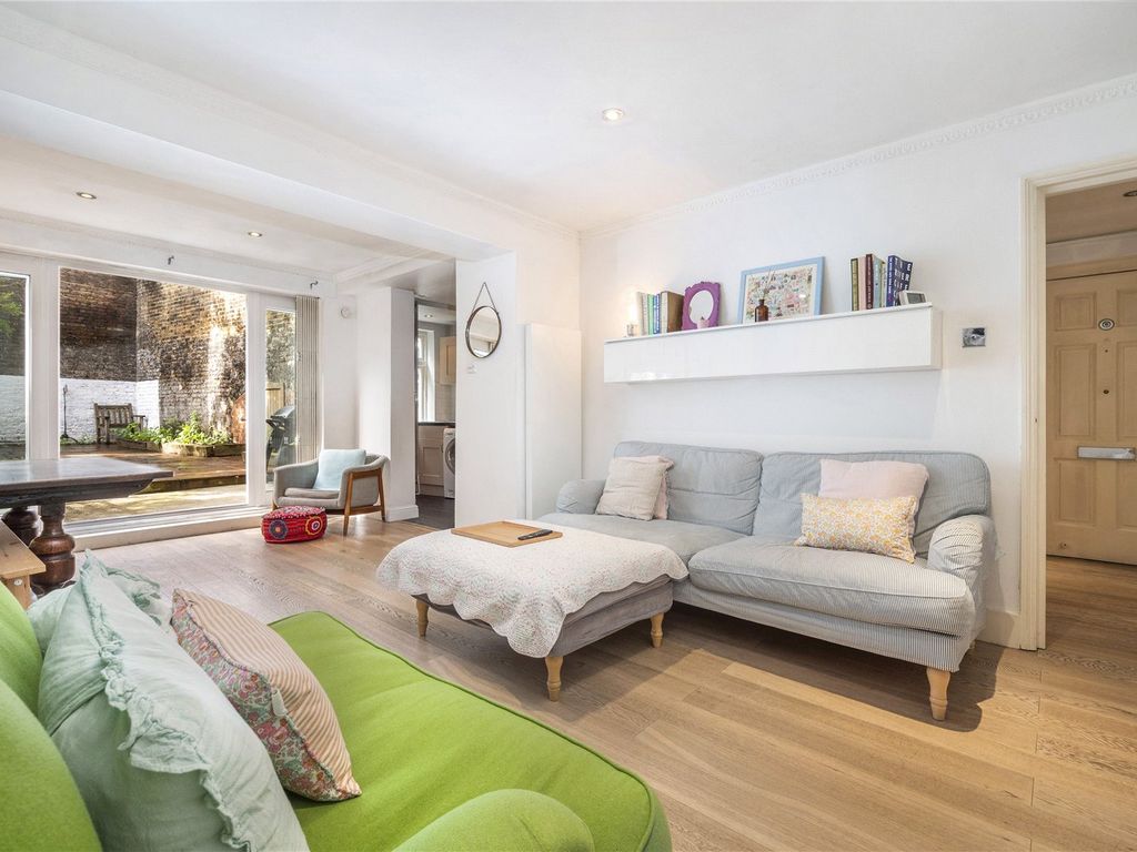 2 bed flat for sale in St Peter's Street, Angel N1, £750,000