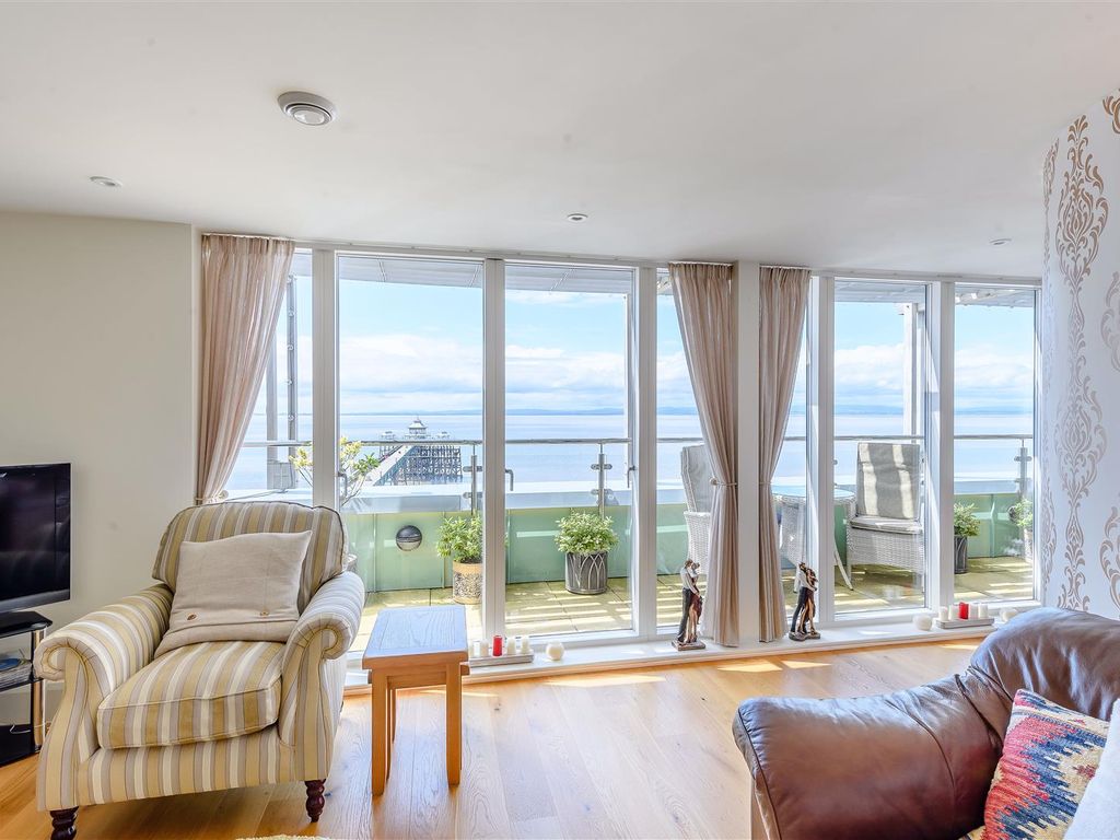 3 bed flat for sale in Marine Parade, Clevedon BS21, £650,000