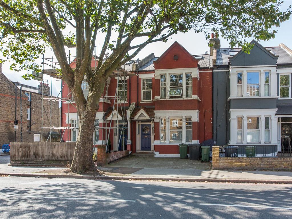 1 bed flat for sale in Cavendish Road, London SW12, £599,999