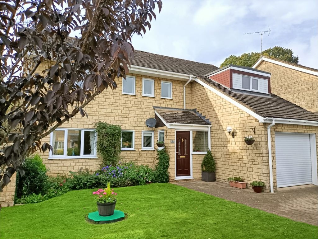4 bed detached house for sale in Bell Piece - Sutton Benger, Chippenham SN15, £575,000