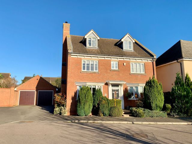 5 bed detached house for sale in Dent Close, St Crispin, Northampton NN5, £539,500