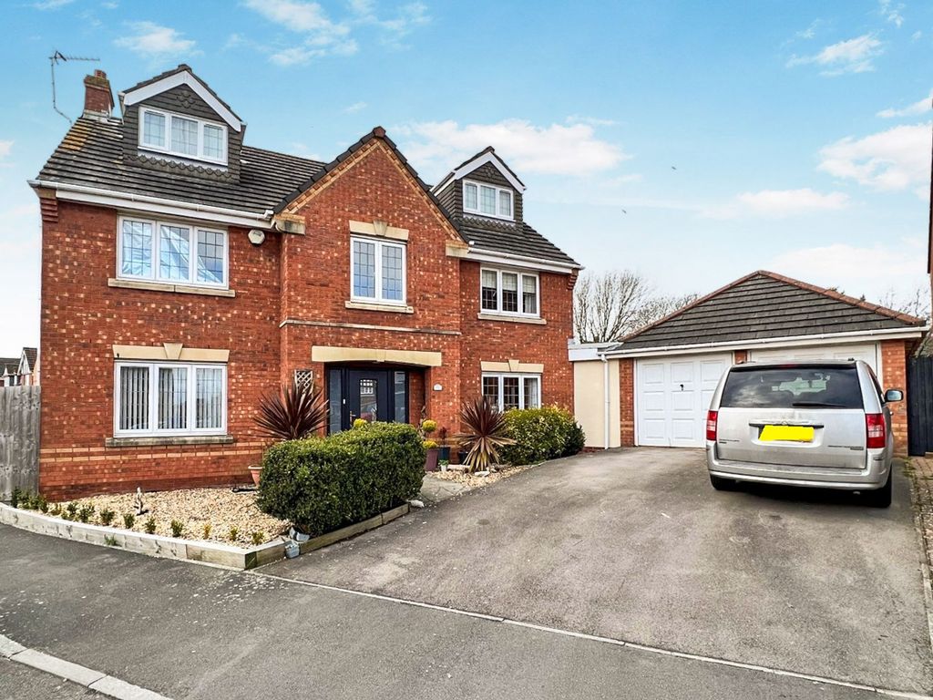 6 bed detached house for sale in Lon Lindys, Rhoose CF62, £595,000
