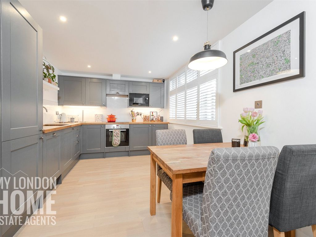2 bed flat for sale in Bow Common Lane, Mile End E3, £425,000