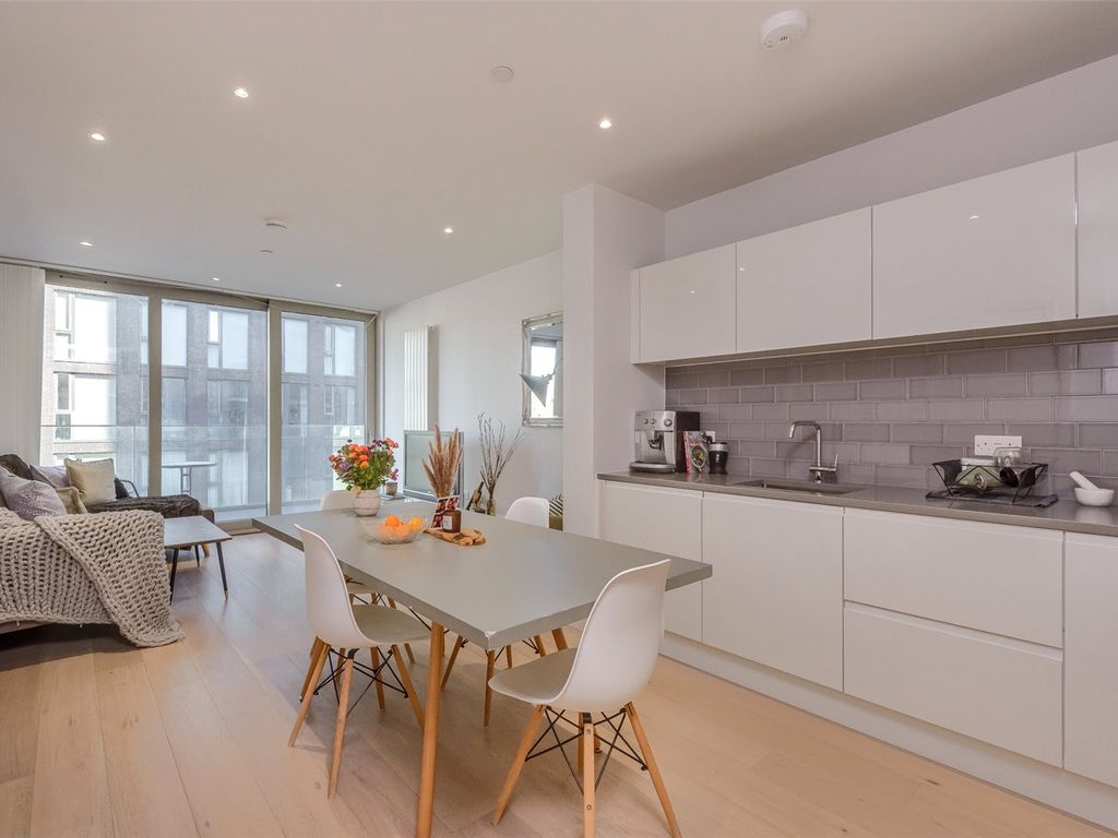 2 bed flat for sale in Liner House, Royal Wharf, 12 Admiralty Avenue E16, £480,000