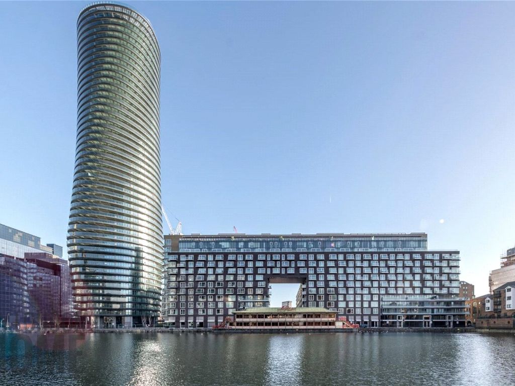 1 bed flat for sale in Arena Tower, 25 Crossharbour Plaza, Canary Wharf E14, £580,000