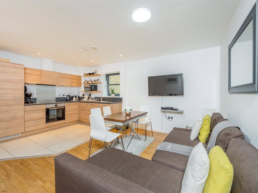 2 bed flat for sale in Commercial Road, Limehouse E14, £500,000