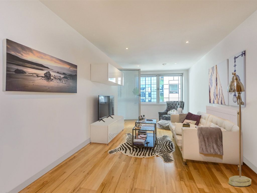 1 bed flat for sale in Indescon Square, Canary Wharf E14, £400,000