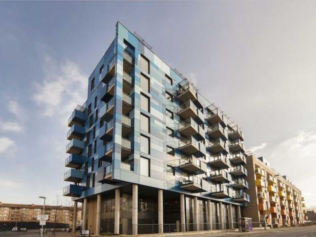 1 bed flat for sale in Central Park, Block Ef, Greenwich Collection, London SE10, £340,000