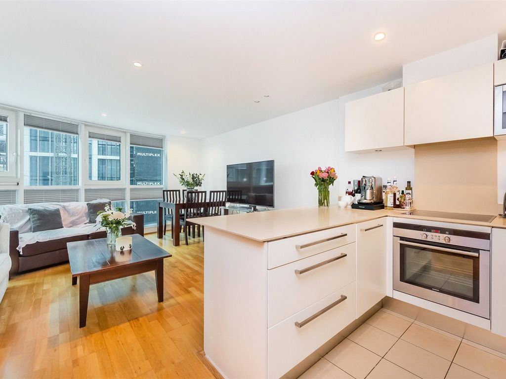 2 bed flat for sale in Kestrel House, St George Wharf SW8, £630,000