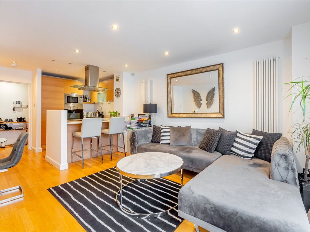 2 bed flat for sale in Lower Marsh, Waterloo SE1, £750,000