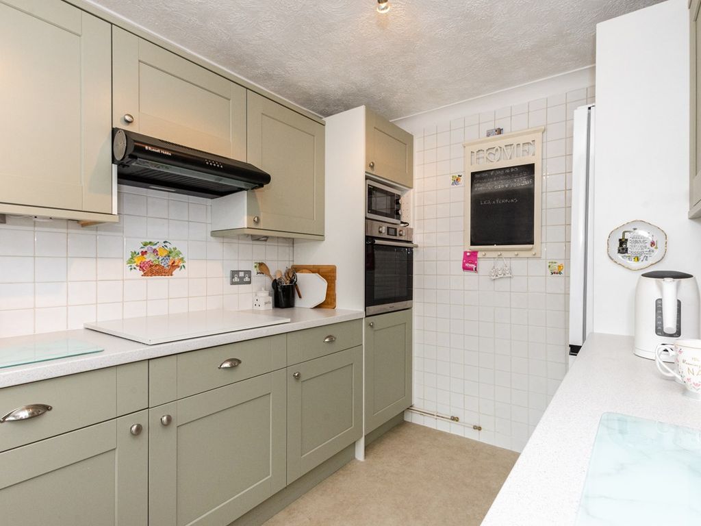 2 bed flat for sale in Parkhill Road, Bexley DA5, £340,000