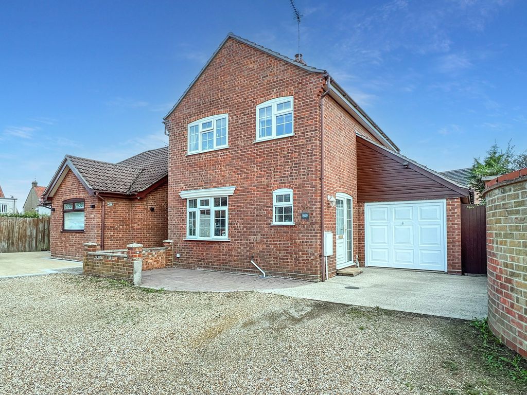 3 bed detached house for sale in Mountbatten Drive, Colchester CO2, £350,000