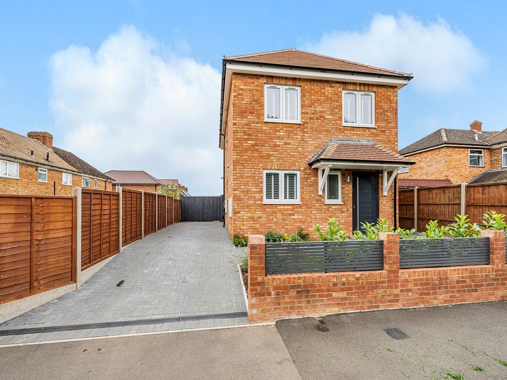 3 bed detached house for sale in Brookes Road, Flitwick MK45, £400,000