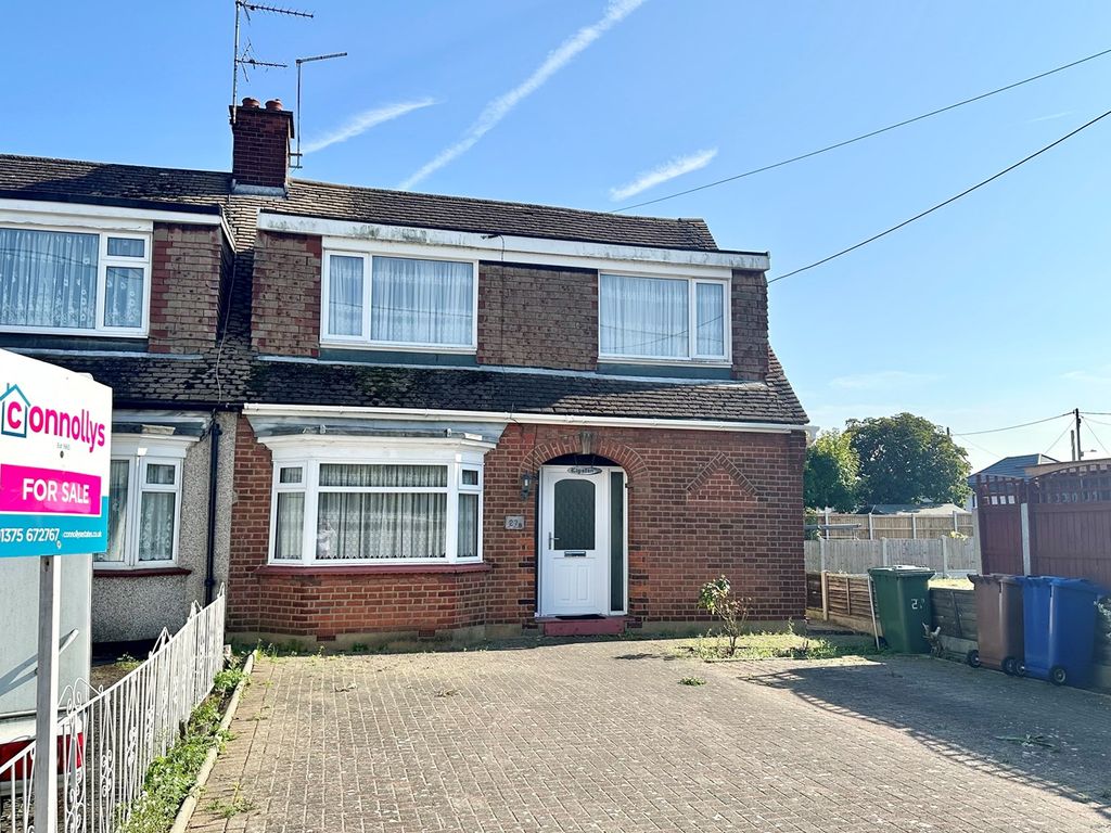 4 bed property for sale in Central Avenue, Corringham SS17, £375,000
