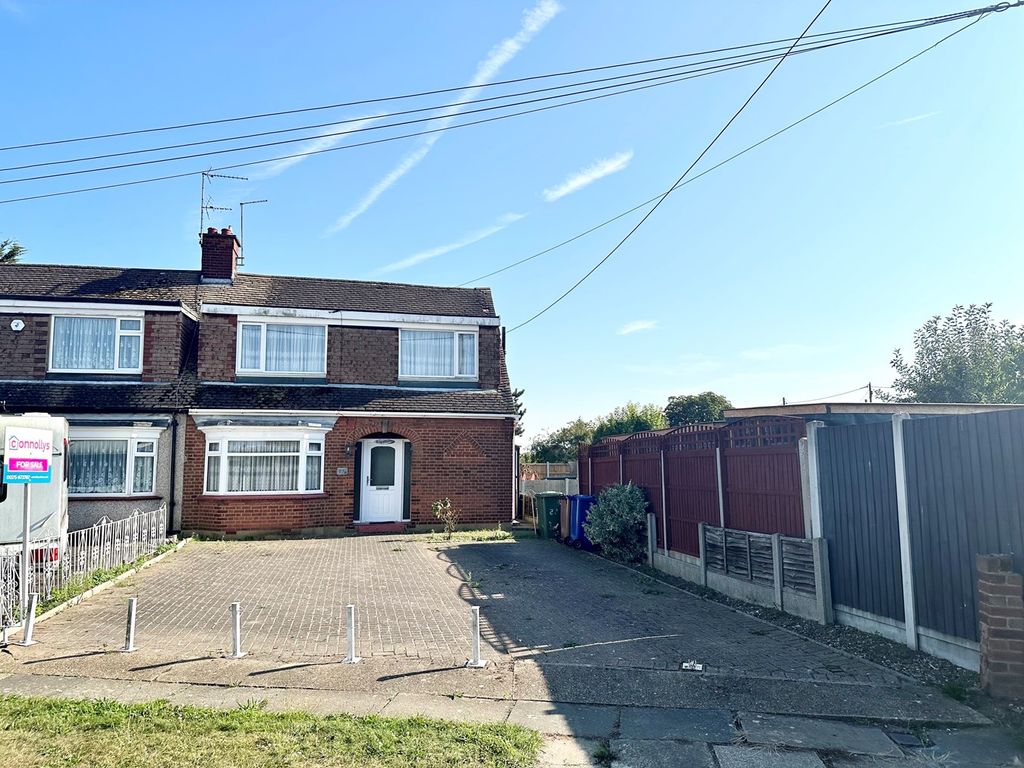 4 bed property for sale in Central Avenue, Corringham SS17, £375,000