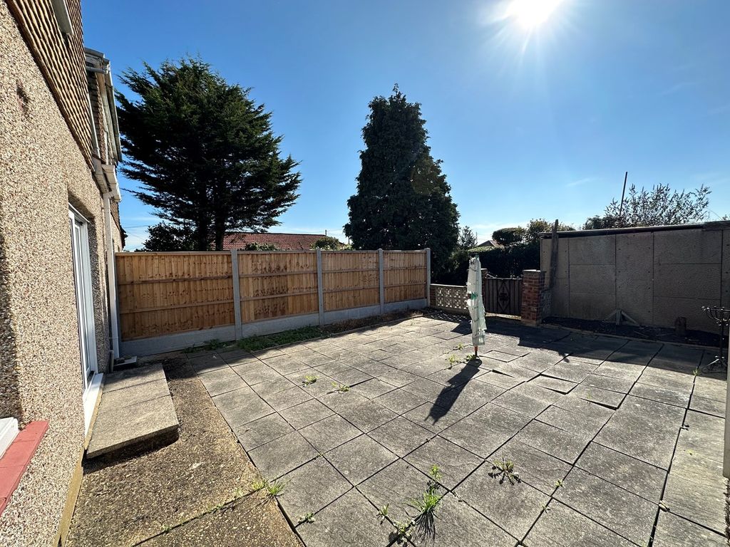 4 bed property for sale in Central Avenue, Corringham SS17, £375,000