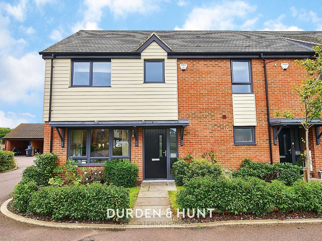 3 bed semi-detached house for sale in Park View, Chigwell IG7, £725,000