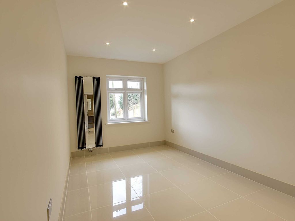 5 bed detached house to rent in Park Road, New Barnet, Barnet EN4, £6,250 pcm
