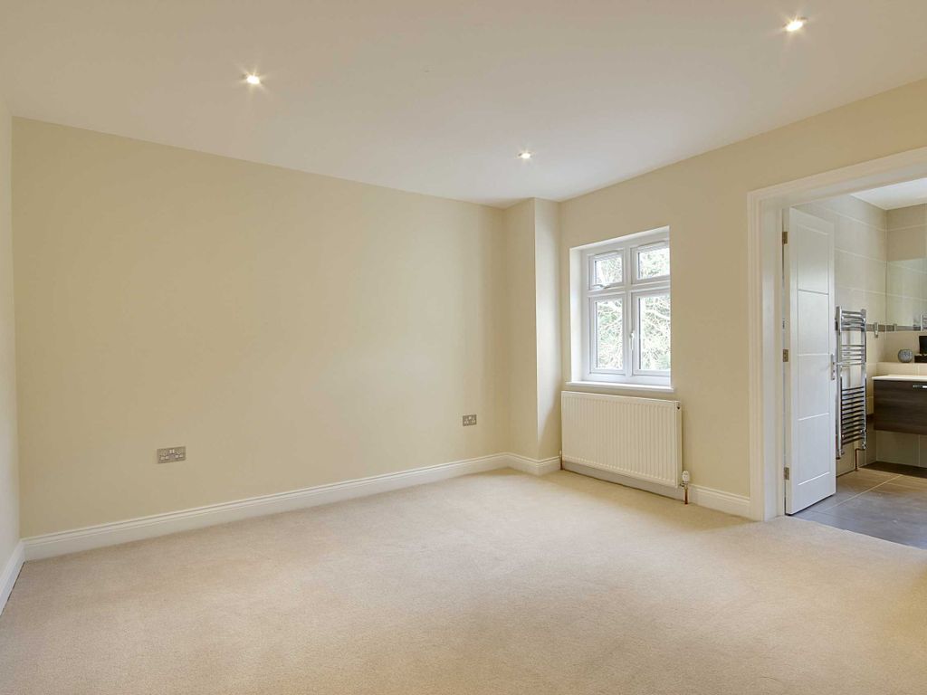 5 bed detached house to rent in Park Road, New Barnet, Barnet EN4, £6,250 pcm