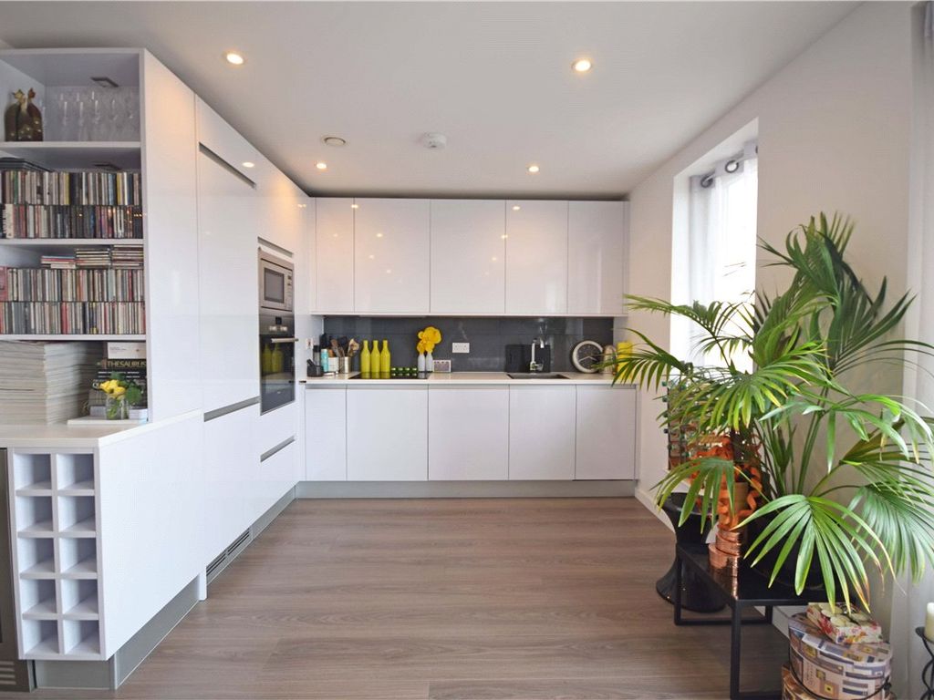 2 bed flat for sale in Hills Road, Cambridge CB2, £499,000