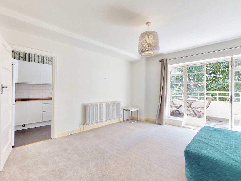 2 bed flat for sale in Hornsey Lane, Highgate N6, £475,000