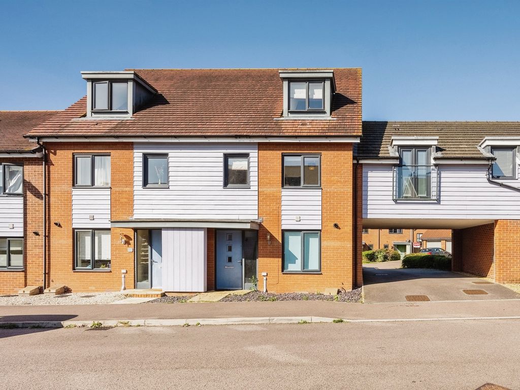 3 bed town house for sale in Oxford Way, Upper Cambourne, Cambridge CB23, £375,000