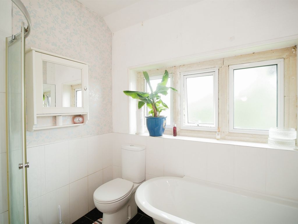 5 bed detached house for sale in Sladebrook Road, Bath BA2, £700,000