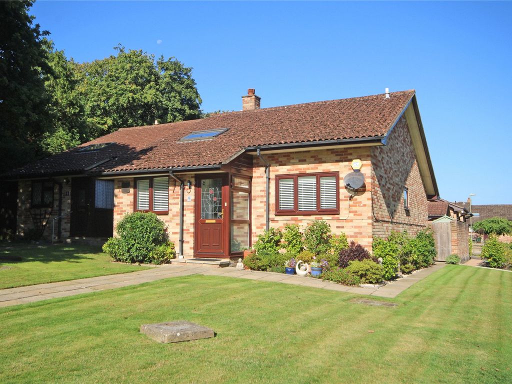2 bed bungalow for sale in Glengarry, New Milton, Hampshire BH25, £385,000