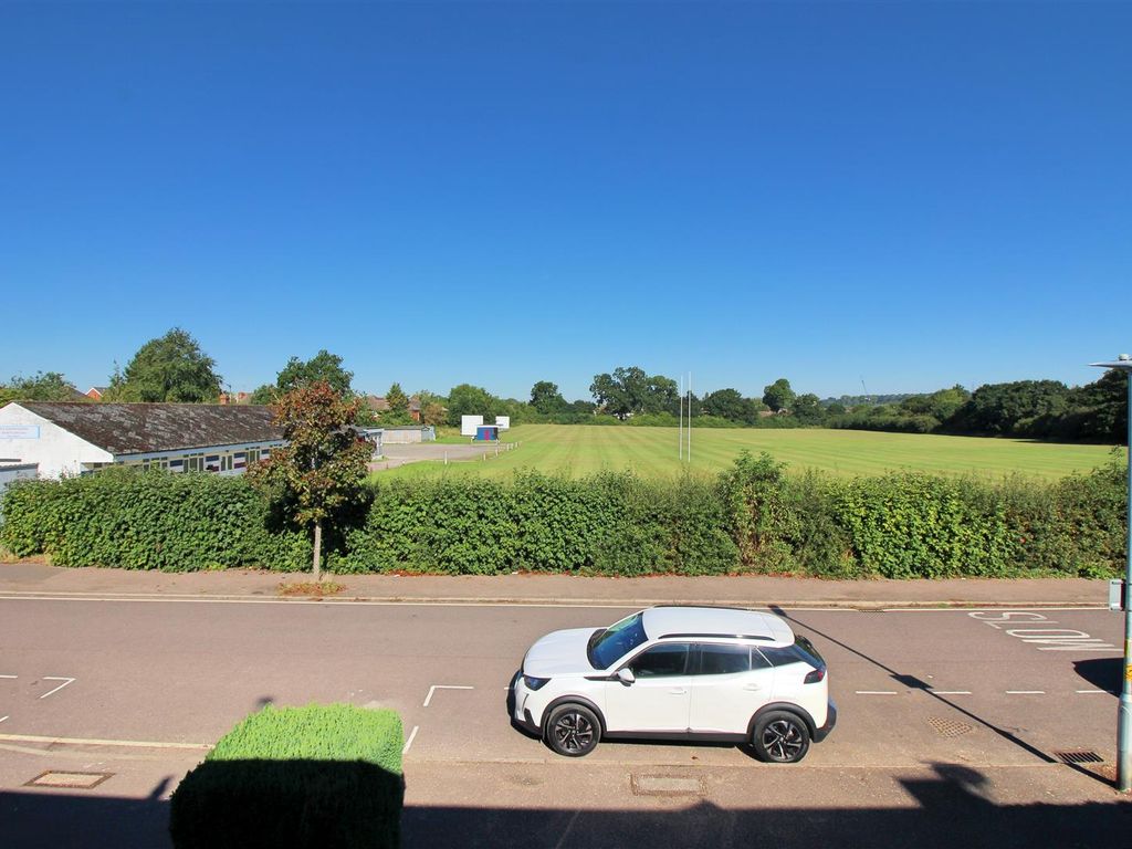 3 bed terraced house for sale in Croxdale Road, Borehamwood WD6, £459,950