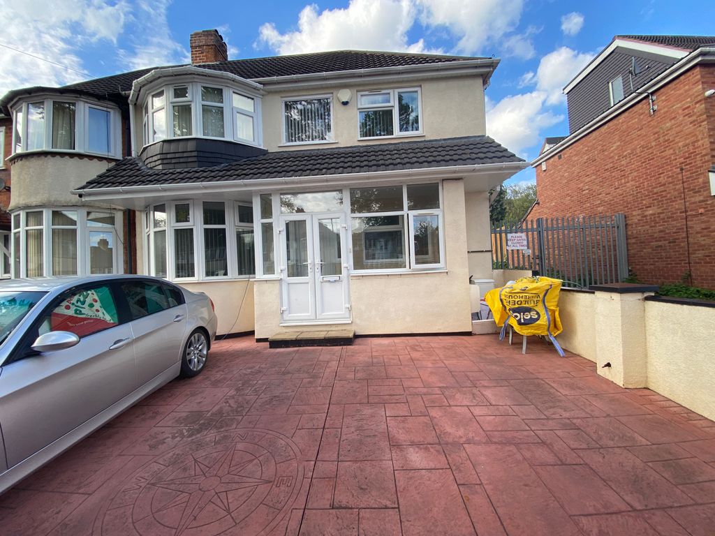 4 bed semi-detached house to rent in Calshot Road, Birmingham B42, £1,500 pcm