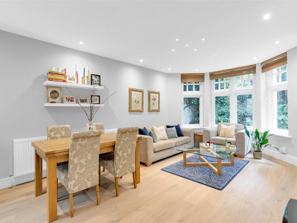 2 bed flat for sale in Heath Drive, Hampstead NW3, £725,000