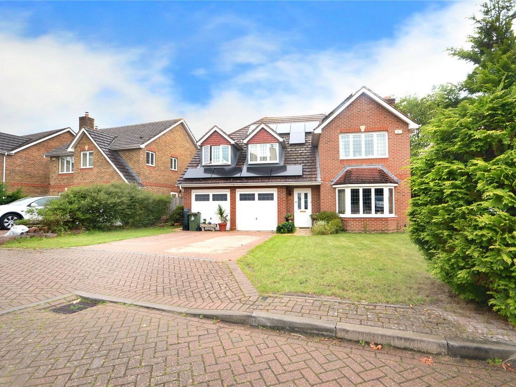 5 bed detached house for sale in Carshalton, Surrey SM5, £900,000