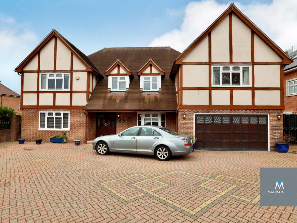 5 bed detached house to rent in Manor Road, Chigwell, Essex IG7, £5,750 pcm