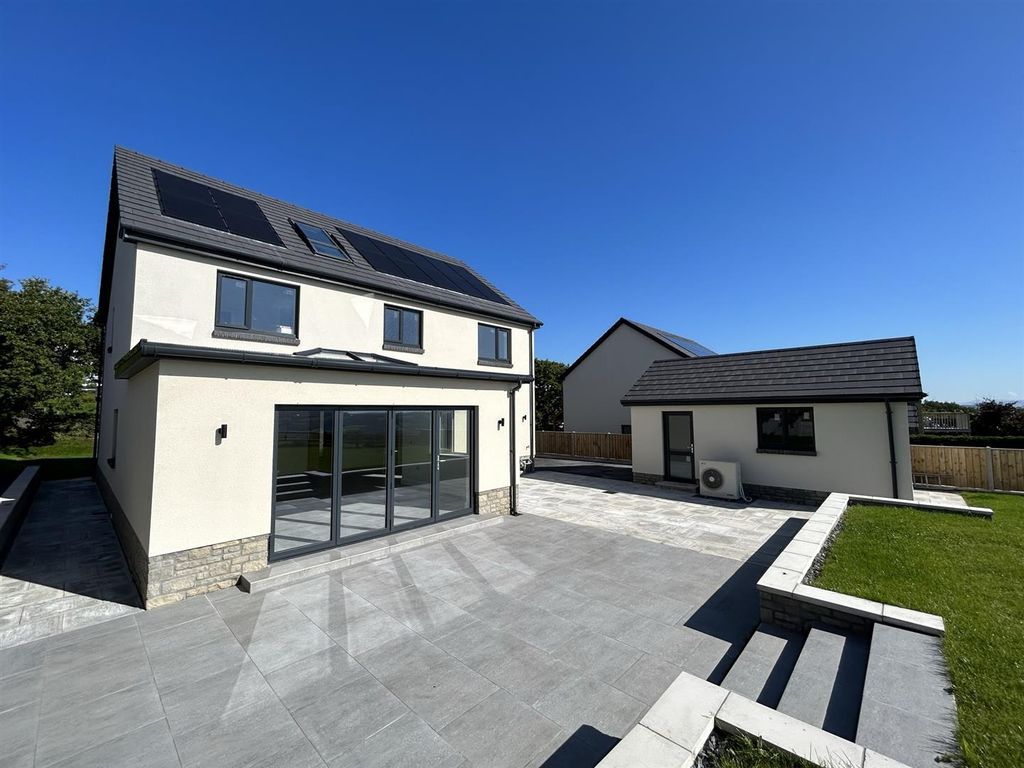 5 bed detached house for sale in Bancffosfelen, Llanelli SA15, £575,000