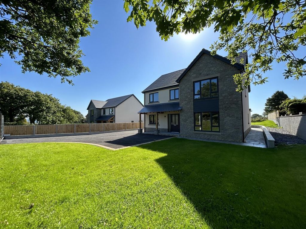 5 bed detached house for sale in Bancffosfelen, Llanelli SA15, £575,000